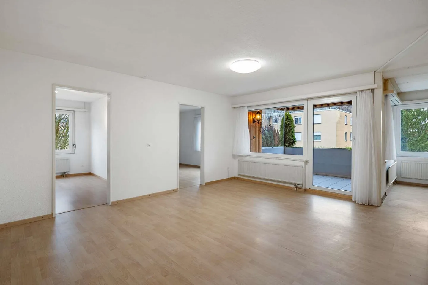 Realize Your Living Ideas: 3.5-Room Apartment with Expansion Potential in Dübendorf - Photo 10 of 13