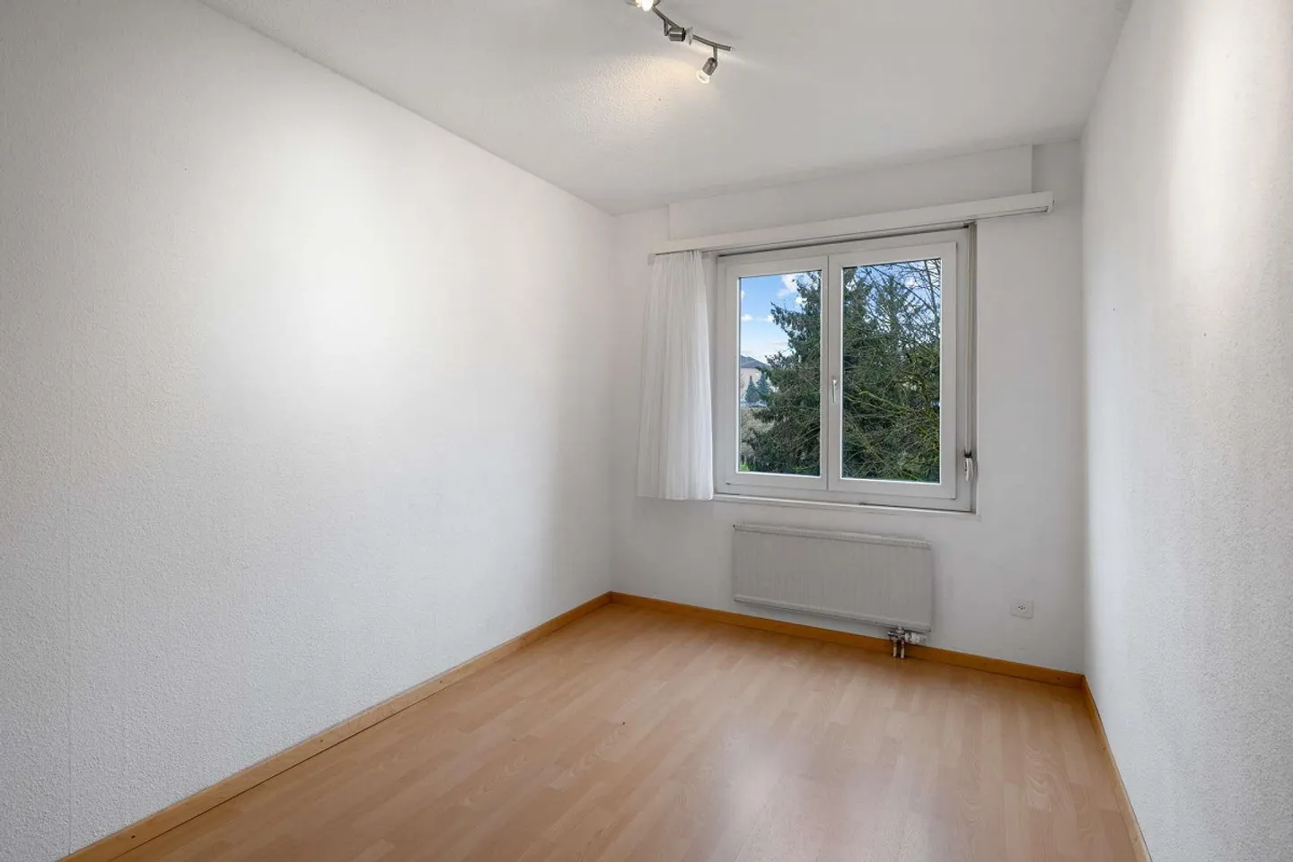 Realize Your Living Ideas: 3.5-Room Apartment with Expansion Potential in Dübendorf - Photo 13 of 13