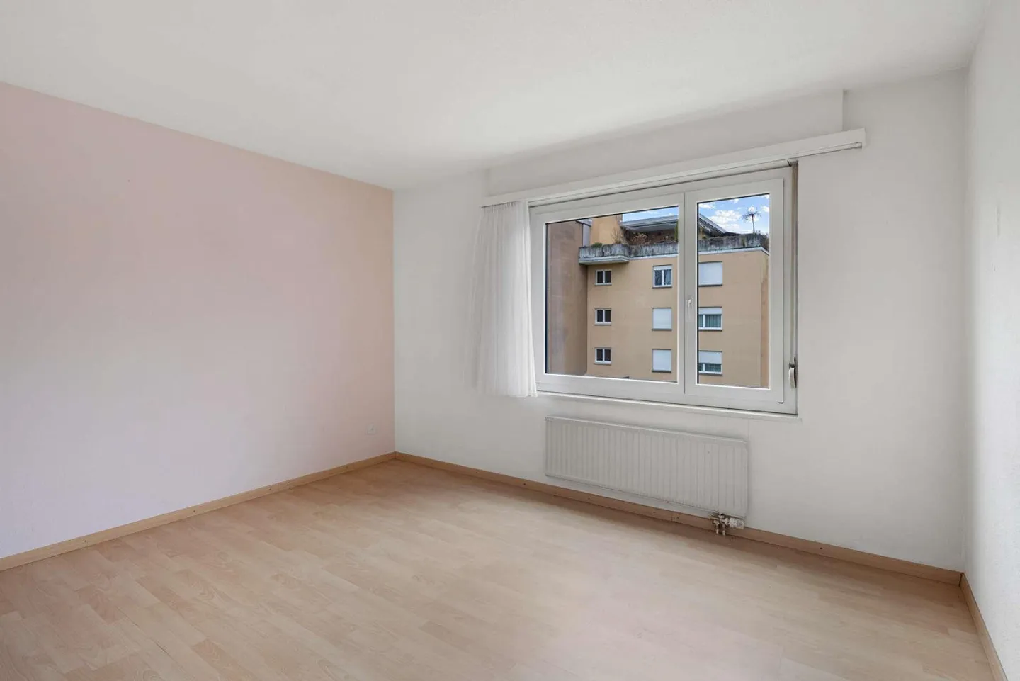 Realize Your Living Ideas: 3.5-Room Apartment with Expansion Potential in Dübendorf - Photo 12 of 13
