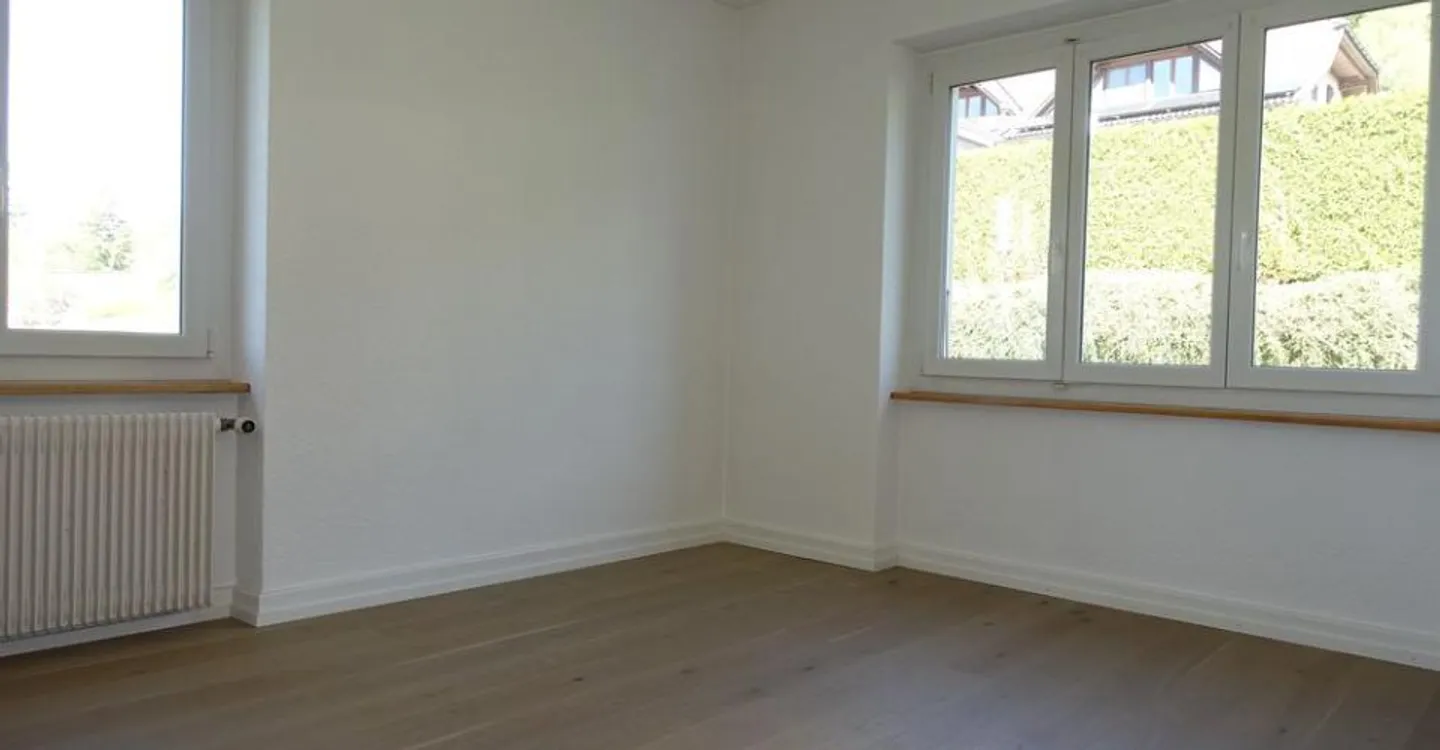 Tramelan - 3,5-Zimmer-Wohnung mit Balkon und Garage - Foto 3 von 8