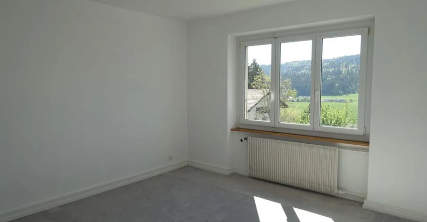 Tramelan - 3,5-Zimmer-Wohnung mit Balkon und Garage - Foto 4 von 8