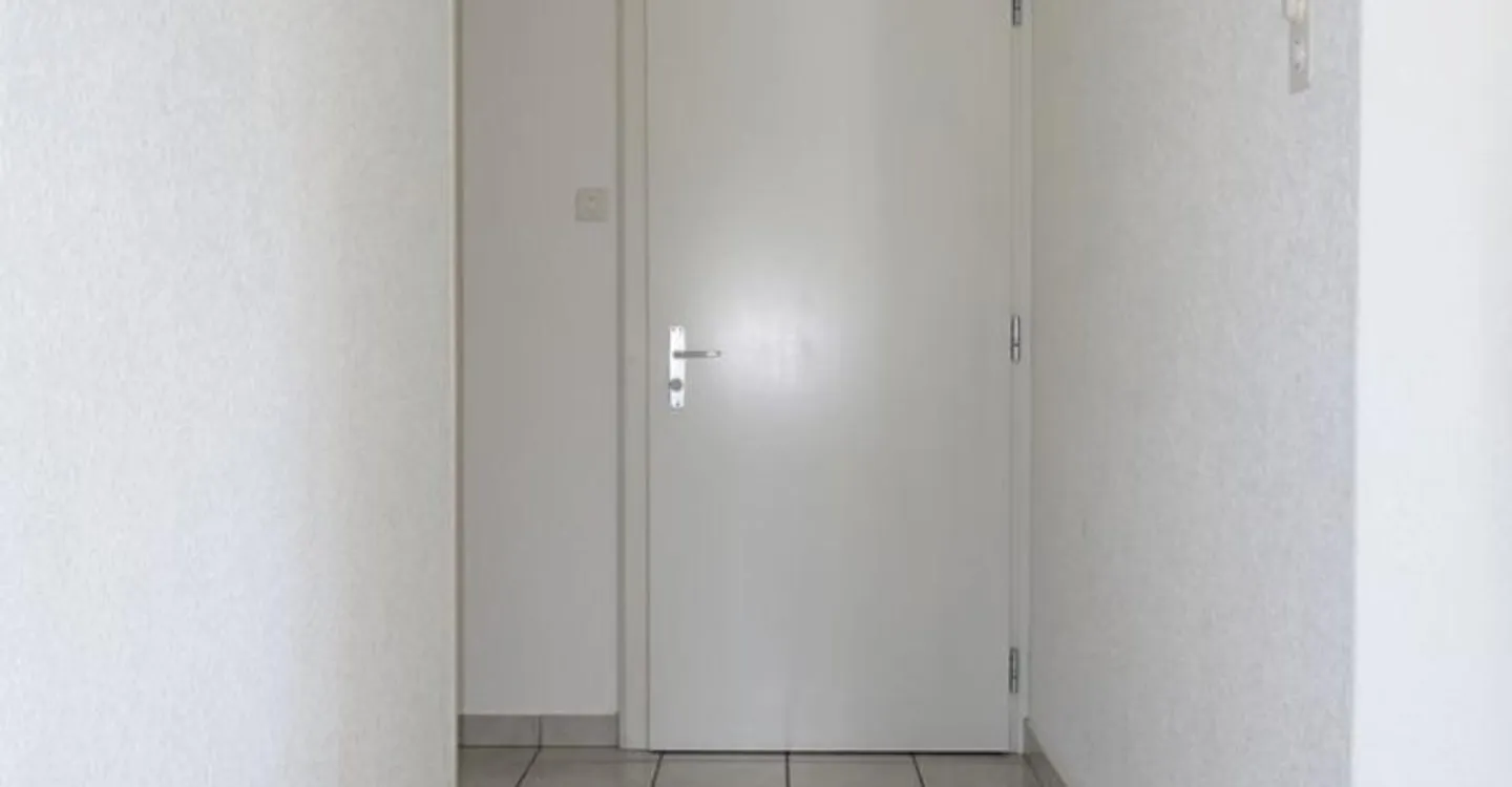 Tramelan - 3,5-Zimmer-Wohnung mit Balkon und Garage - Foto 6 von 8