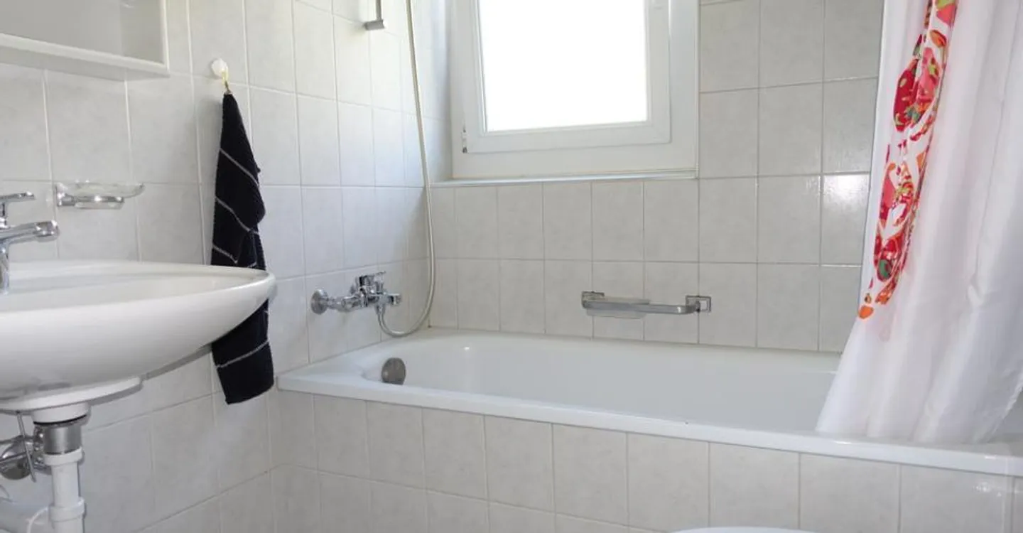 Tramelan - 3,5-Zimmer-Wohnung mit Balkon und Garage - Foto 7 von 8