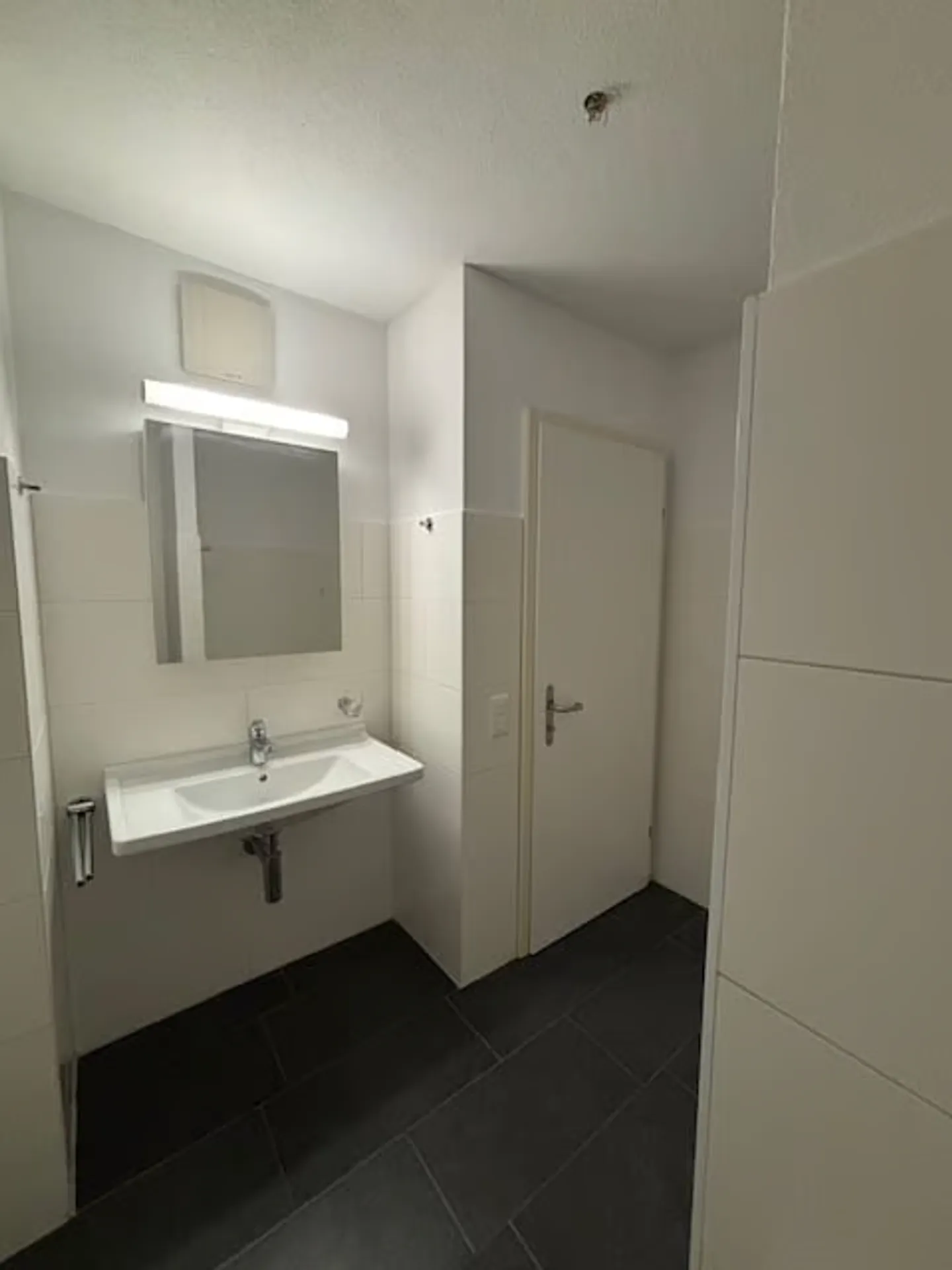 CADENAZZO - APPARTEMENT DE 2,5 PIÈCES À LOUER - Photo 7 sur 8