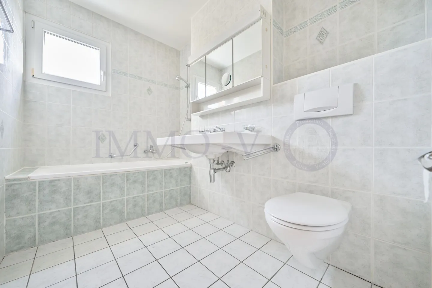 SPAZIOSO CON GRANDE GIARDINO IN UNA ZONA TRANQUILLA - Foto 10 di 11