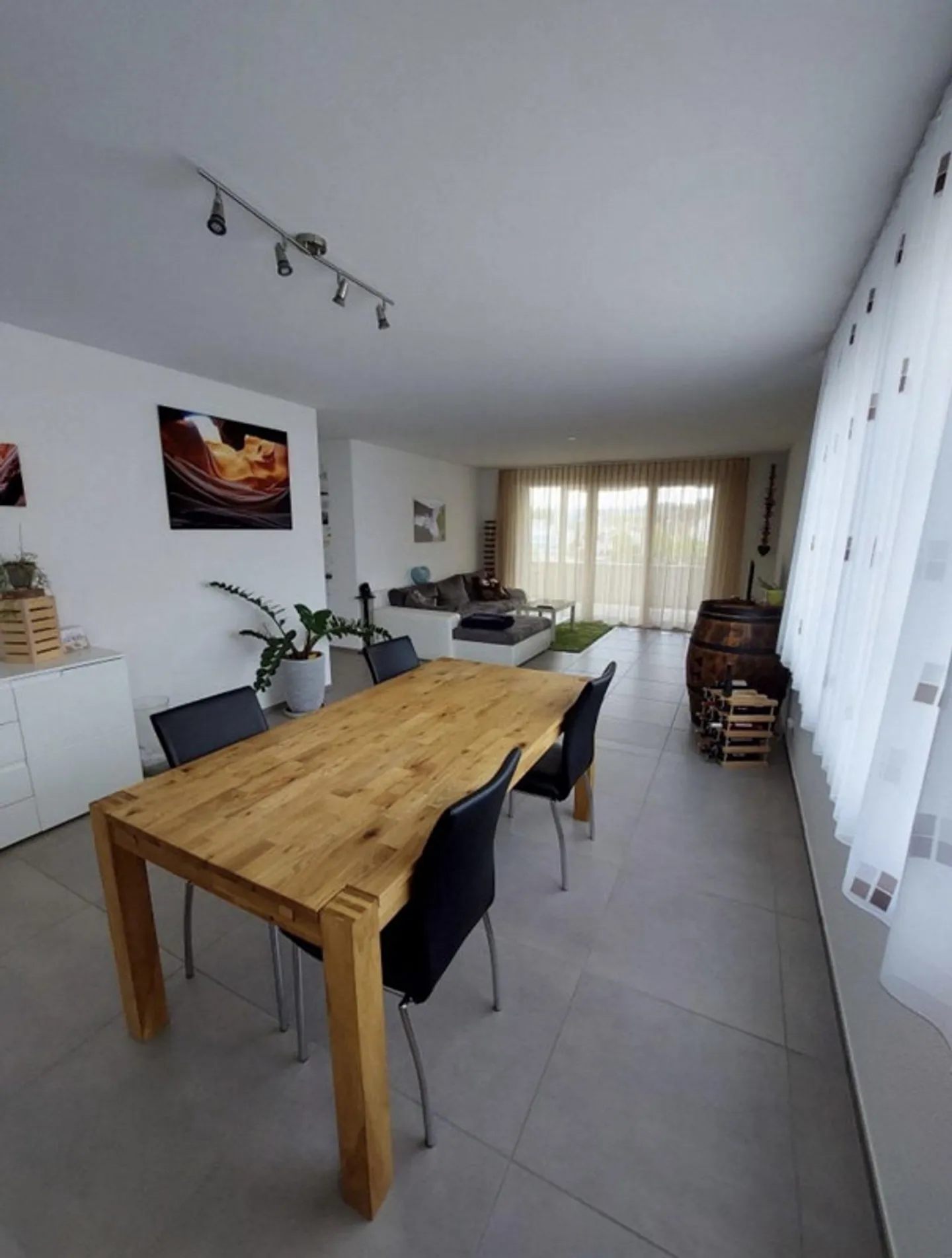 Beautiful 4.5 Room Apartment with Large Balcony - Photo 3 of 10