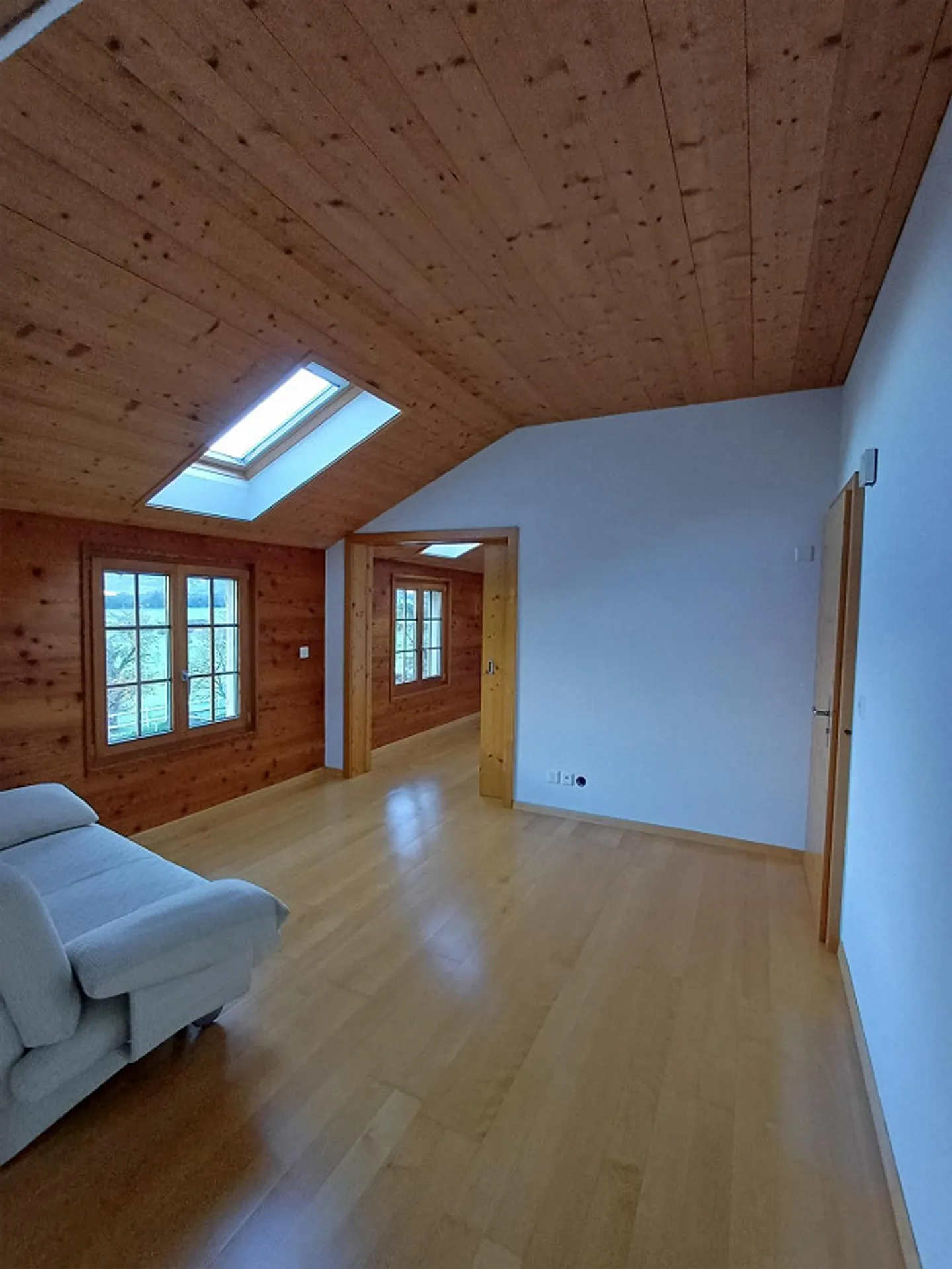 Schöne Wohnung im 1. Stock eines Landhauses - Foto 1 von 9