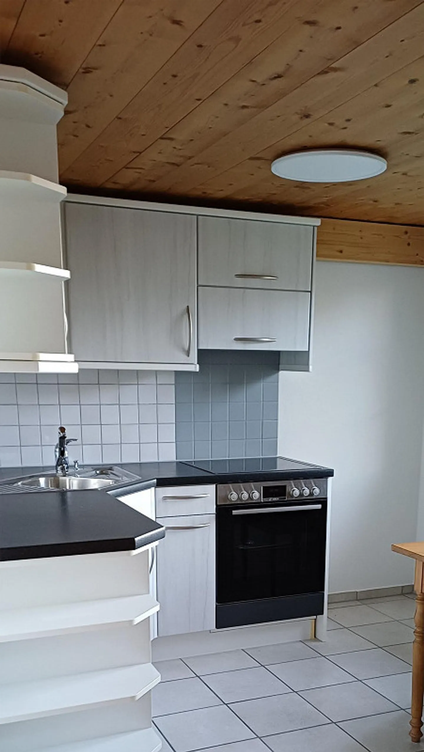 Schöne Wohnung im 1. Stock eines Landhauses - Foto 2 von 9