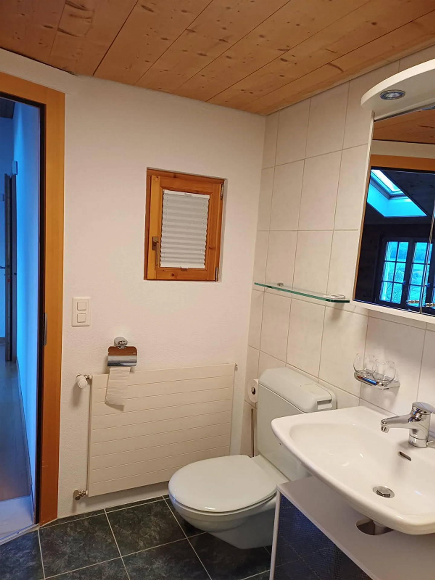 Schöne Wohnung im 1. Stock eines Landhauses - Foto 4 von 9