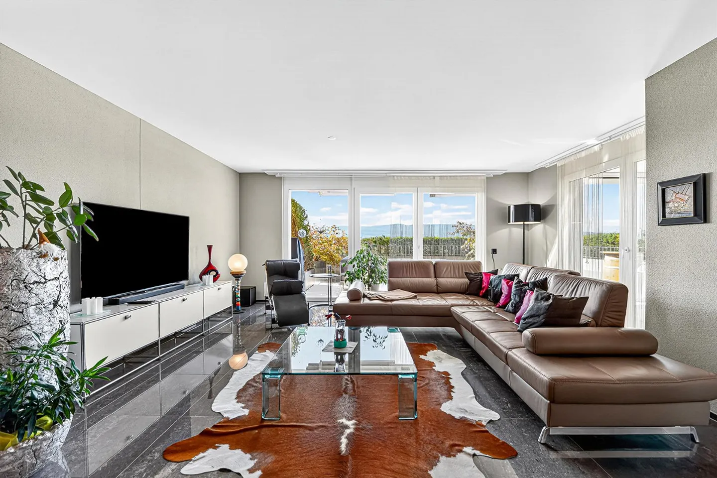 Exclusive 5.5-room terrace apartment with winter garden & alpine panorama - Photo 3 of 11