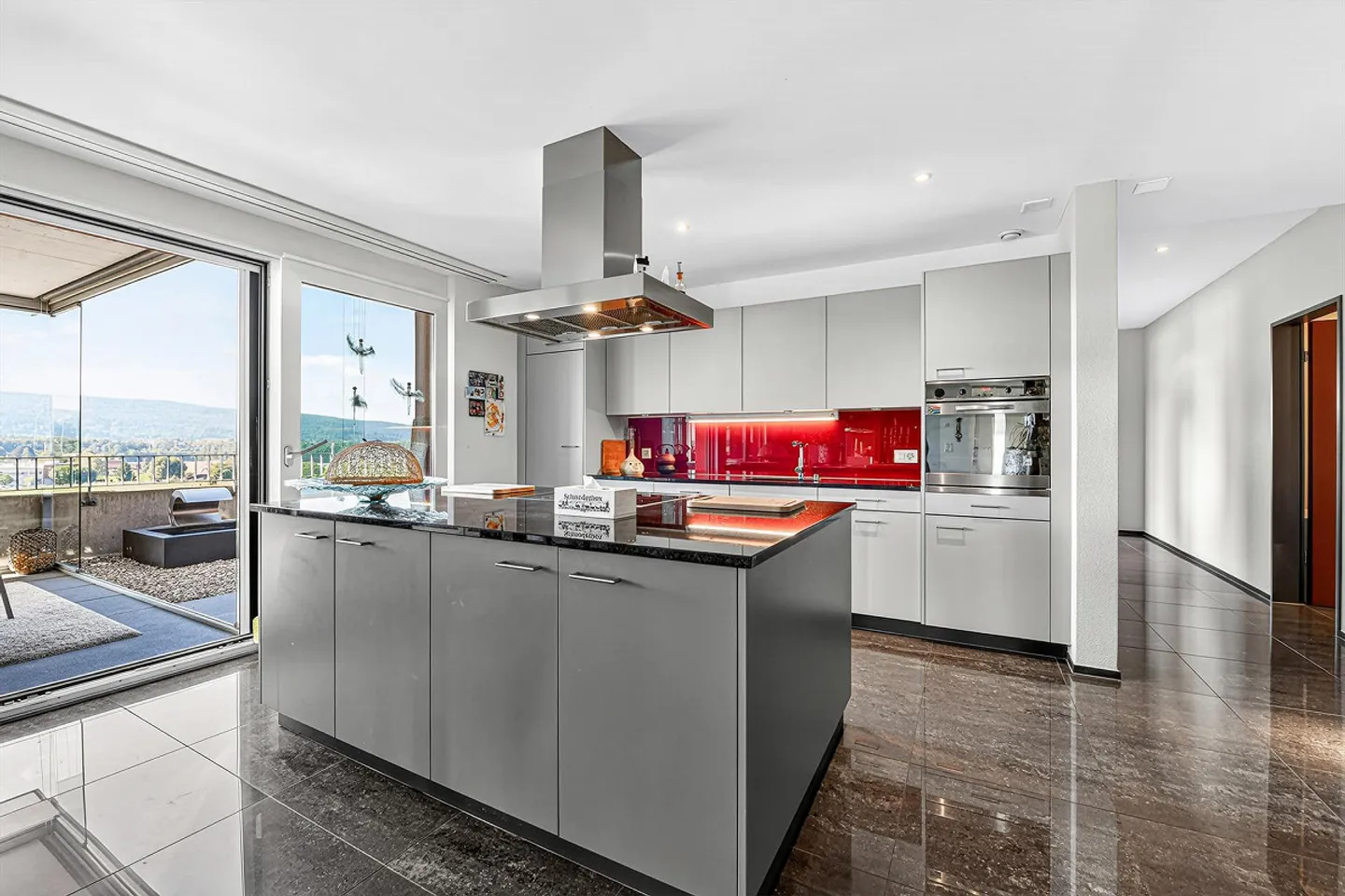 Exclusive 5.5-room terrace apartment with winter garden & alpine panorama - Photo 4 of 11