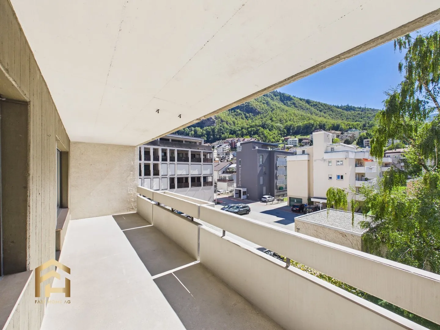 Exclusive in the heart of Visp: Renovated 5.5-room apartment, wrap-around balcony, lift & garage - Photo 12 of 13