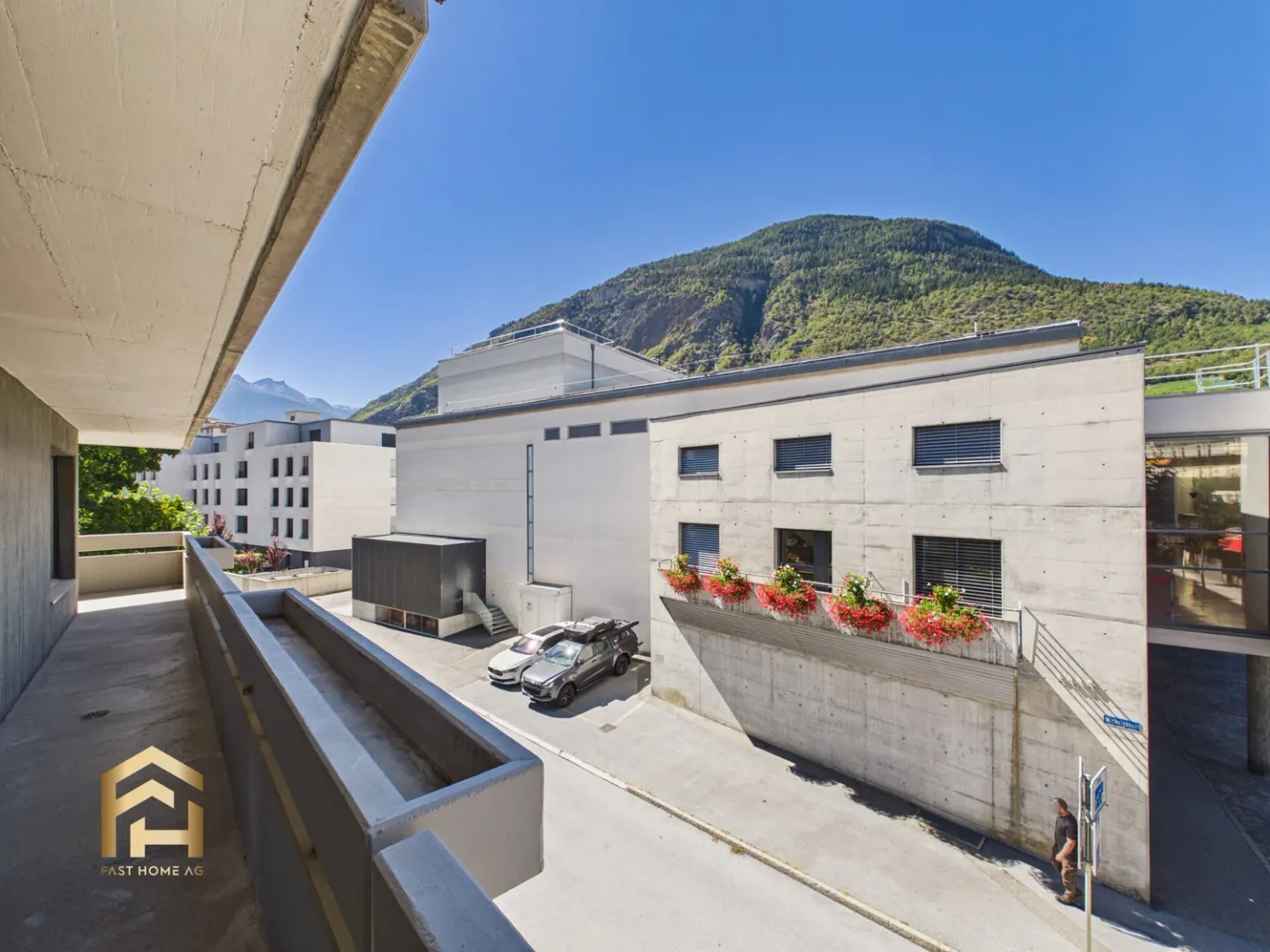 Exclusive in the heart of Visp: Renovated 5.5-room apartment, wrap-around balcony, lift & garage - Photo 13 of 13
