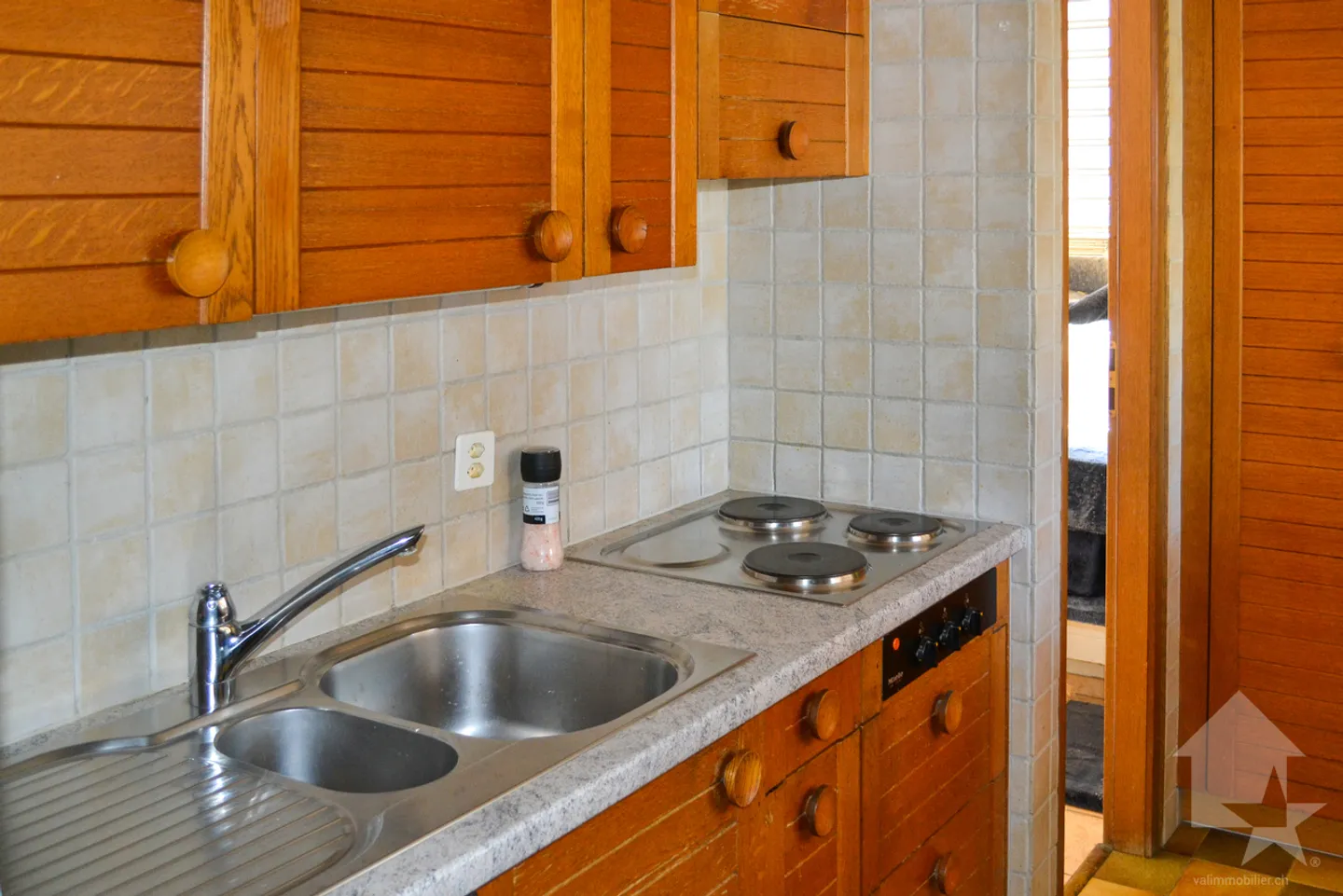 Appartamento di 5,5 locali con 2 balconi di 18 m² ciascuno e giardino privato - Foto 9 di 13