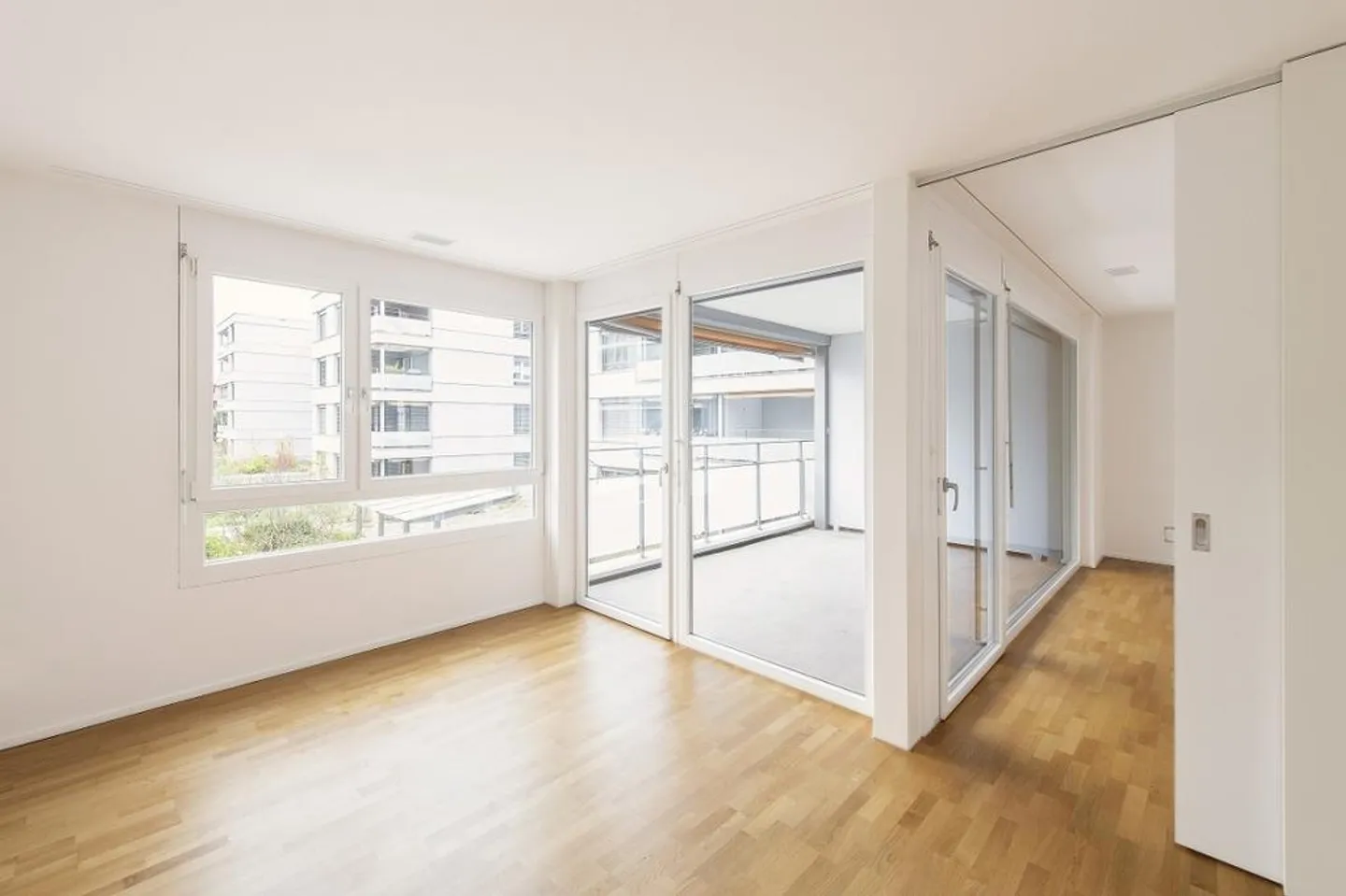 ***2.5'ZWG with 71m2***large balcony*** - Photo 5 of 8