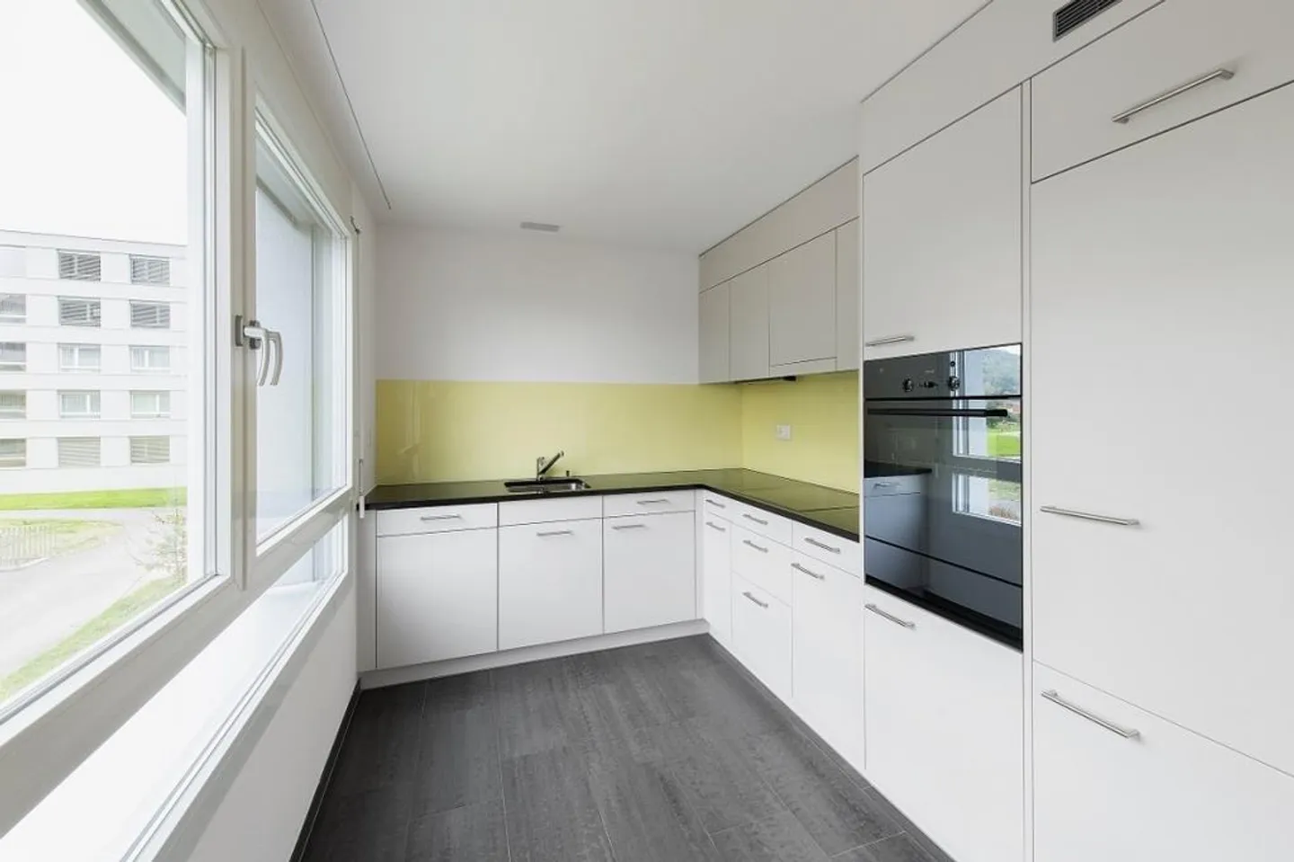 ***2.5'ZWG with 71m2***large balcony*** - Photo 6 of 8