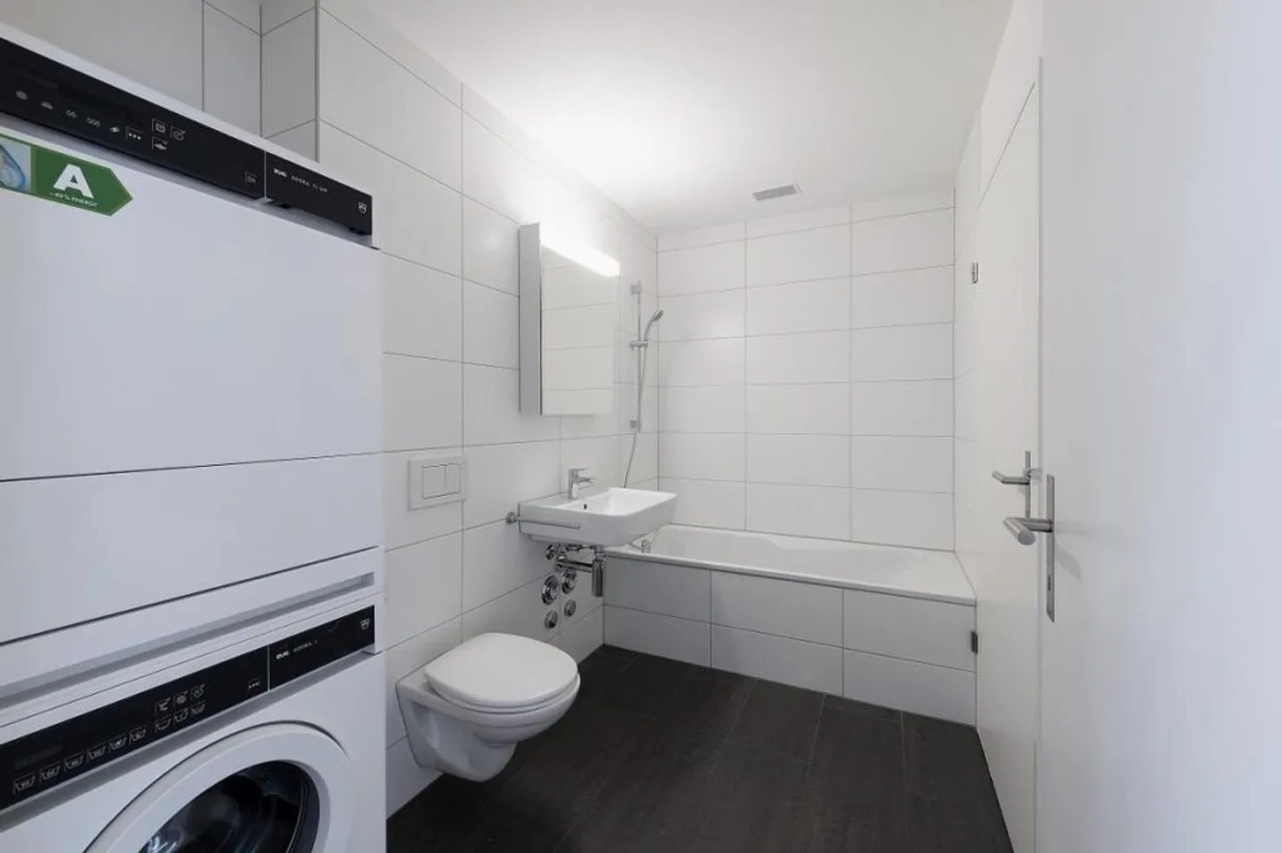 ***2.5'ZWG with 71m2***large balcony*** - Photo 8 of 8