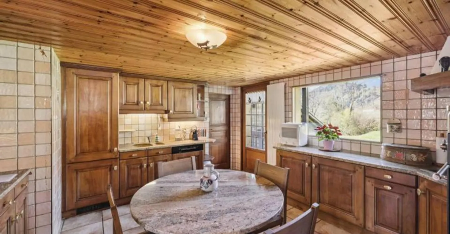 Chalet mit zwei Wohnungen im authentischen Charme - Foto 3 von 12