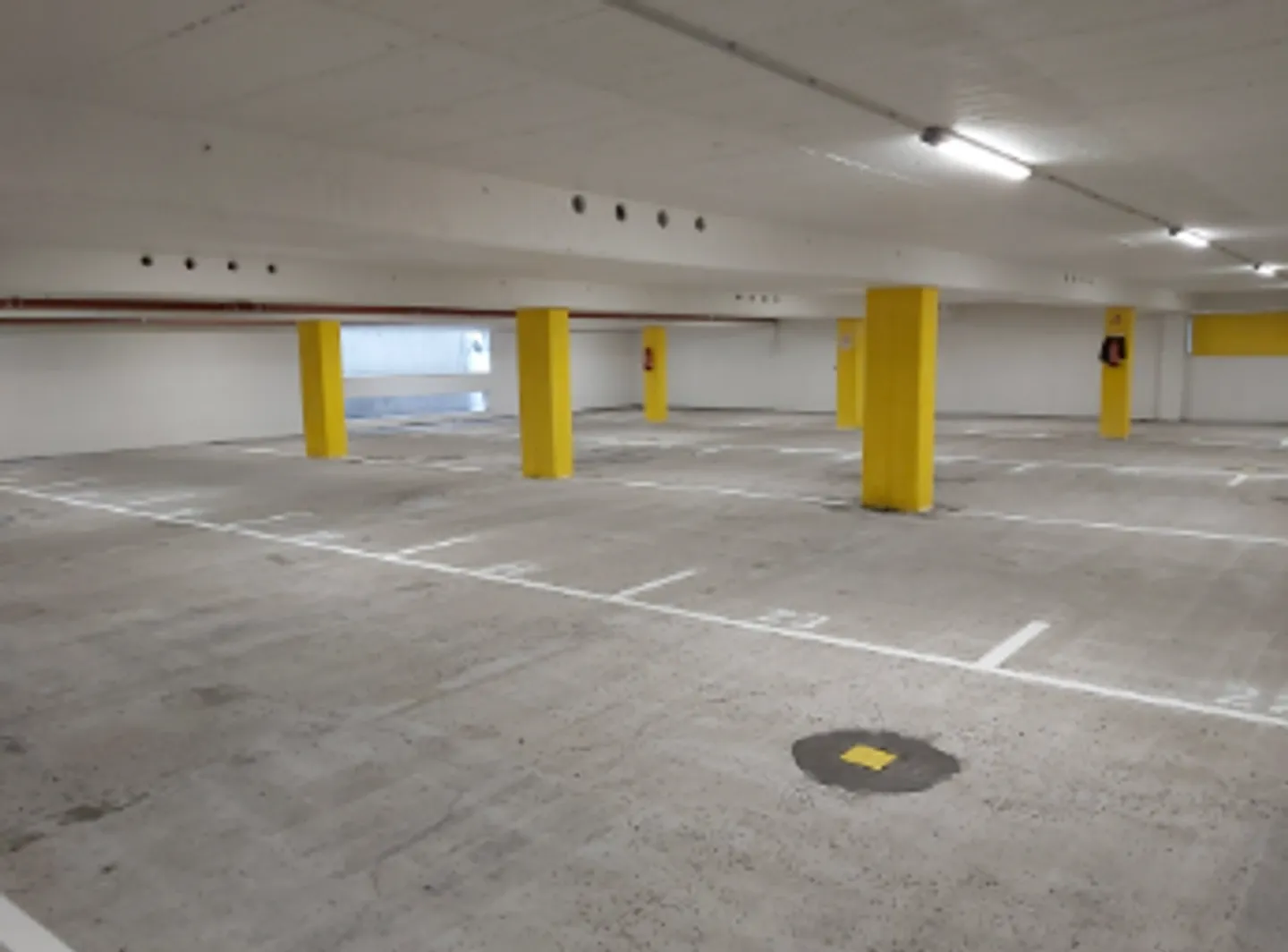 Tiefgaragen-Parkplatz zu vermieten - Wohnüberbauung Heiligkreuz Chur - Foto 1 von 1