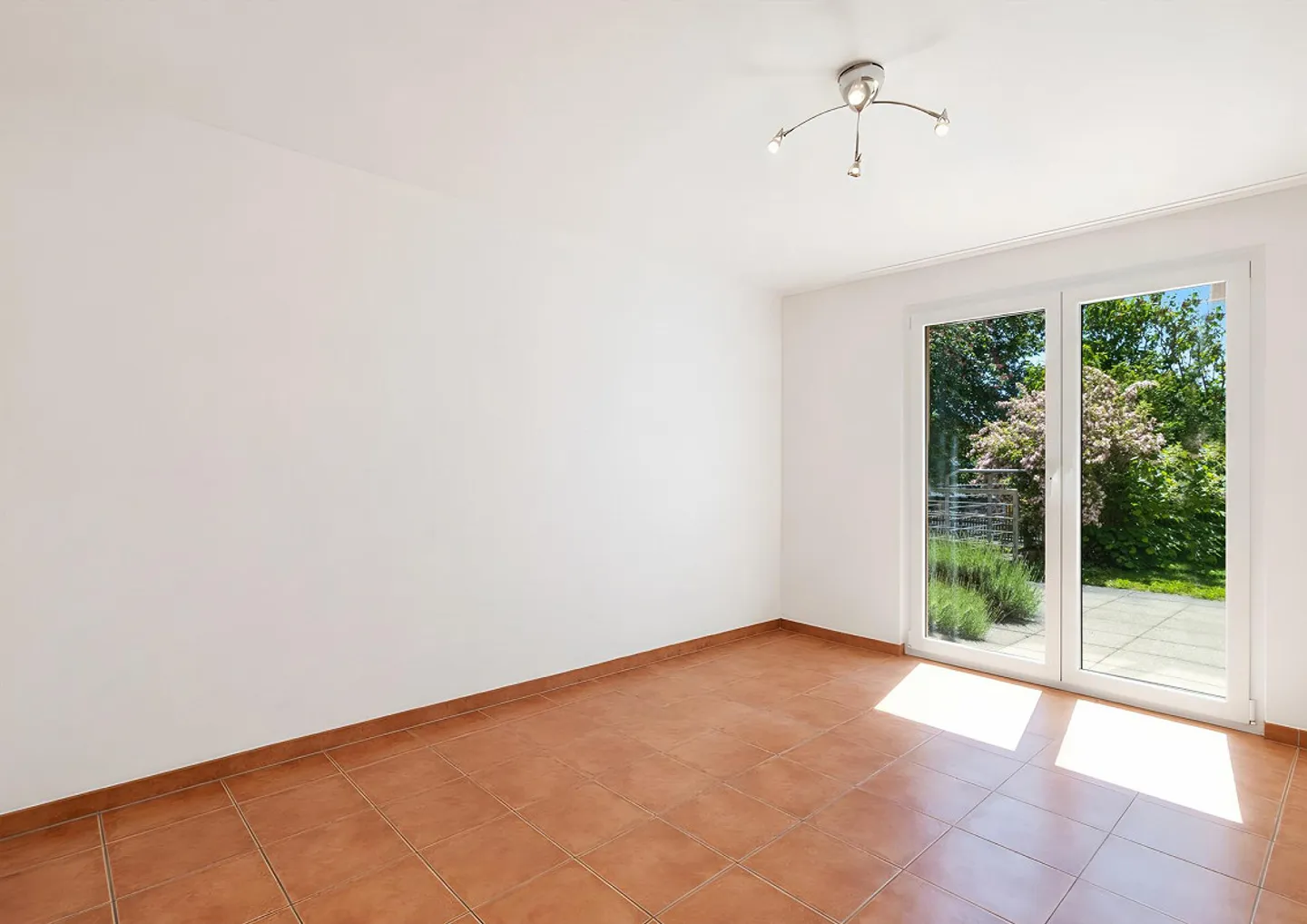 Family-friendly home with plenty of space in nature - Photo 3 of 4