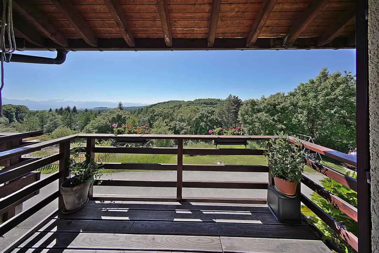 Location - Spacious adjoining villa in a quiet area with a view - Photo 6 of 13