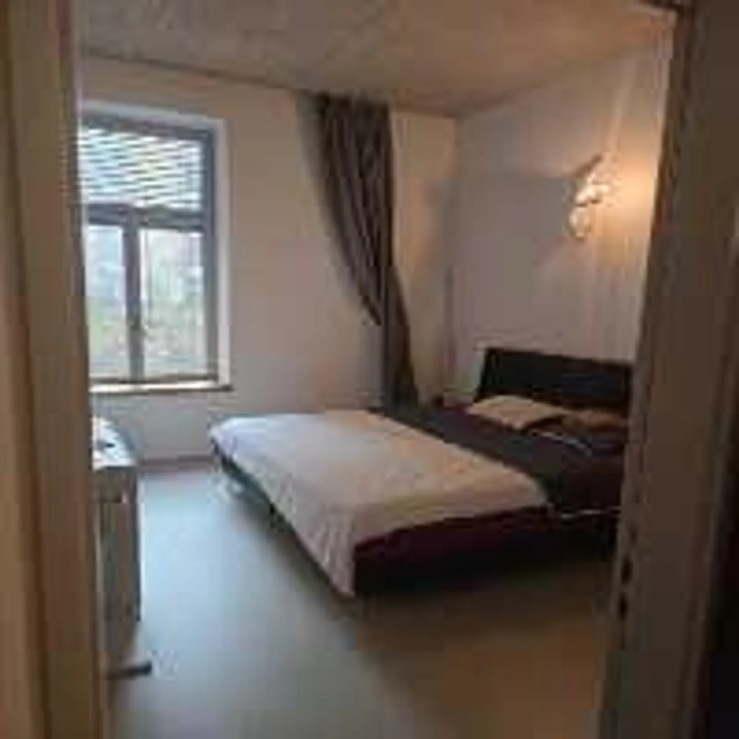 Appartamento 2.5 stanze con altezza soffitto speciale di 3.5M - Foto 2 di 3