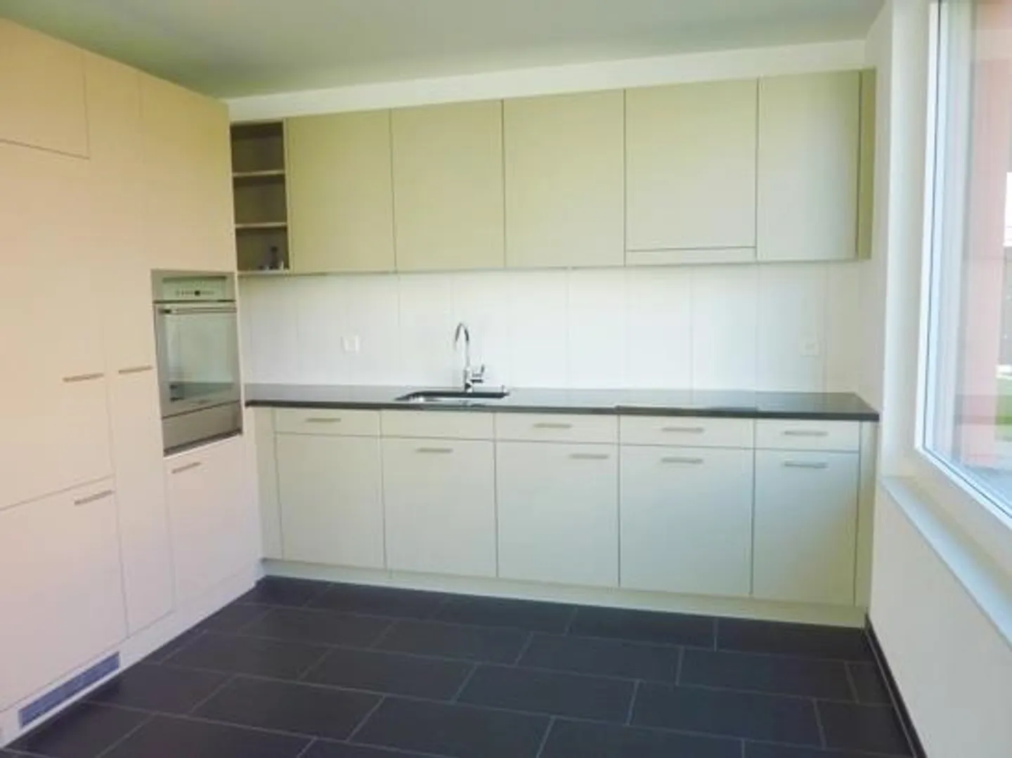 Appartement moderne dans un bel environnement - Photo 3 sur 6