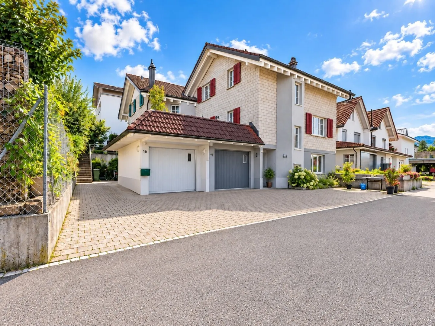 Well-maintained 5½-room single-family house with garden, veranda, and hobby room - Photo 1 of 13