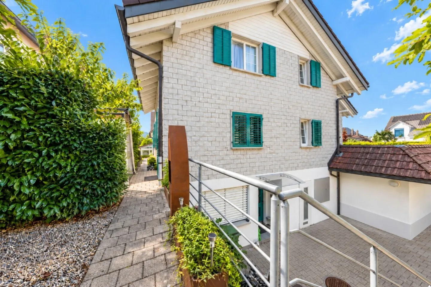 Well-maintained 5½-room single-family house with garden, veranda, and hobby room - Photo 2 of 13