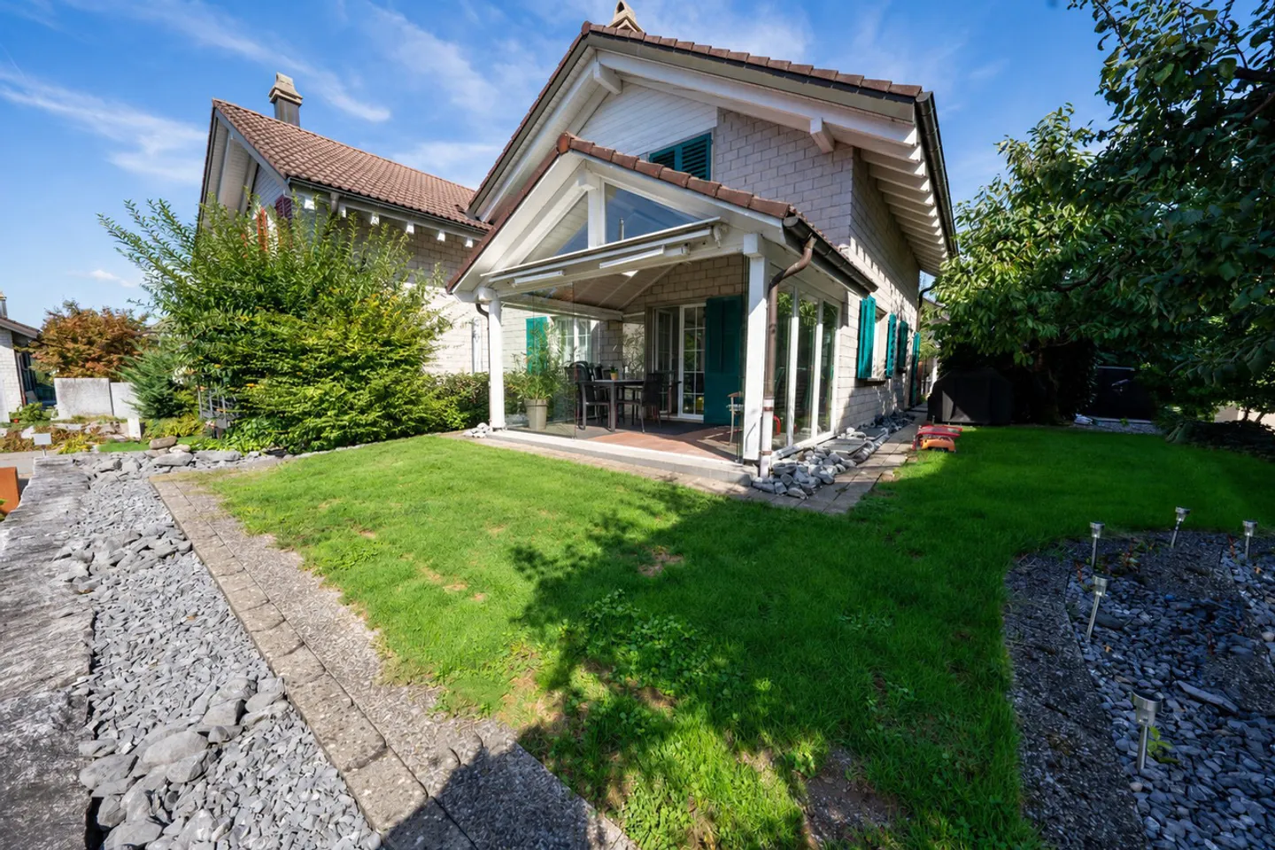 Well-maintained 5½-room single-family house with garden, veranda, and hobby room - Photo 4 of 13