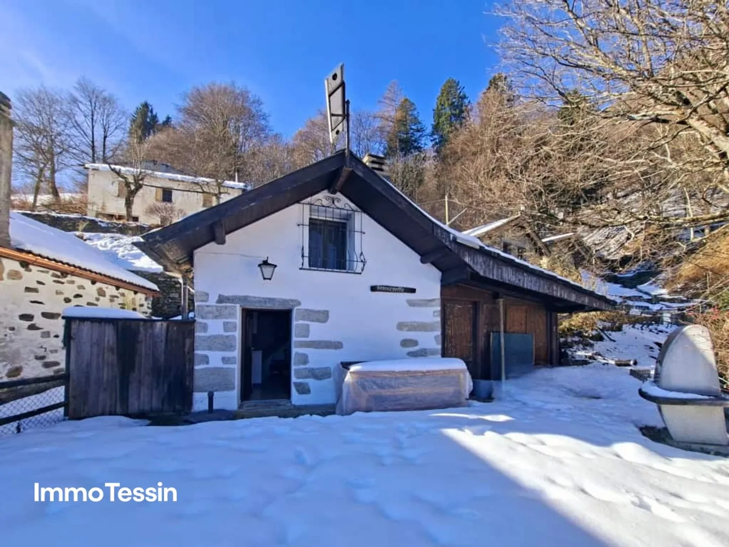 OPPORTUNITÀ: Bellissimo Rustico con vista panoramica unica sul lago in un luogo di tranquillità sopra il Lago Maggiore - Foto 3 di 13