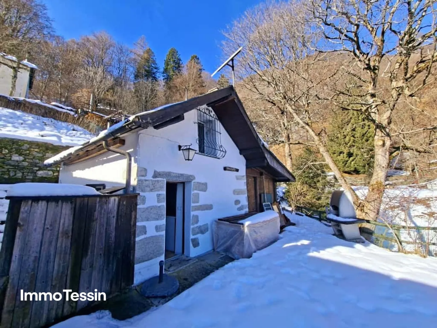 OPPORTUNITÀ: Bellissimo Rustico con vista panoramica unica sul lago in un luogo di tranquillità sopra il Lago Maggiore - Foto 4 di 13