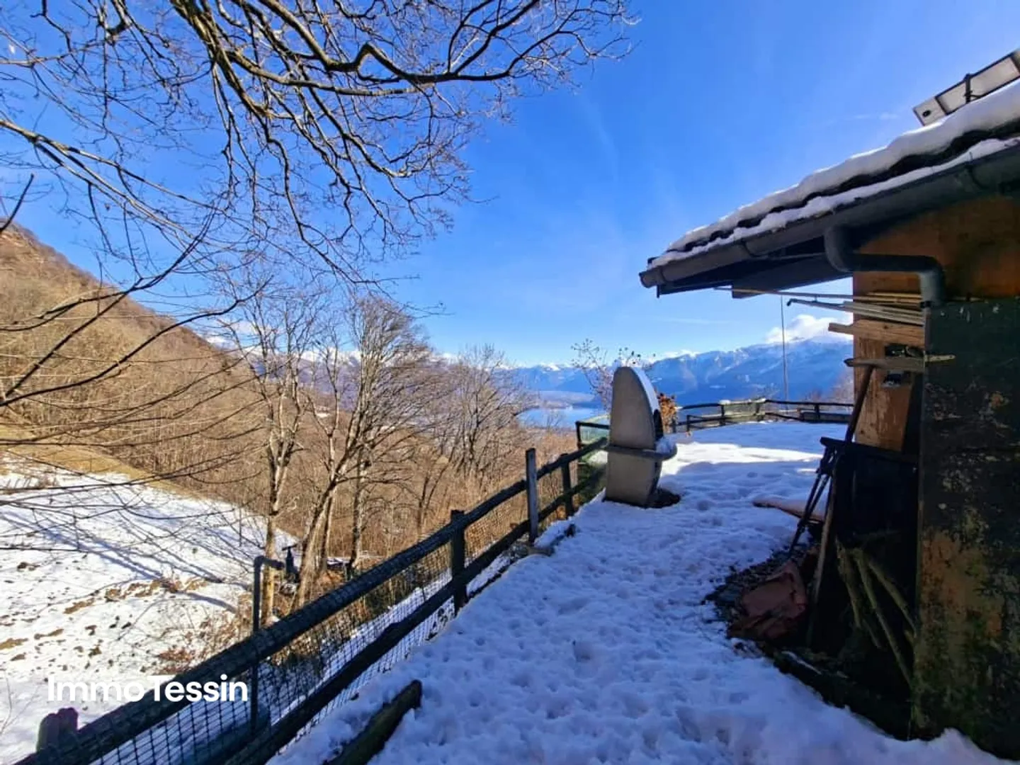 OPPORTUNITÀ: Bellissimo Rustico con vista panoramica unica sul lago in un luogo di tranquillità sopra il Lago Maggiore - Foto 5 di 13