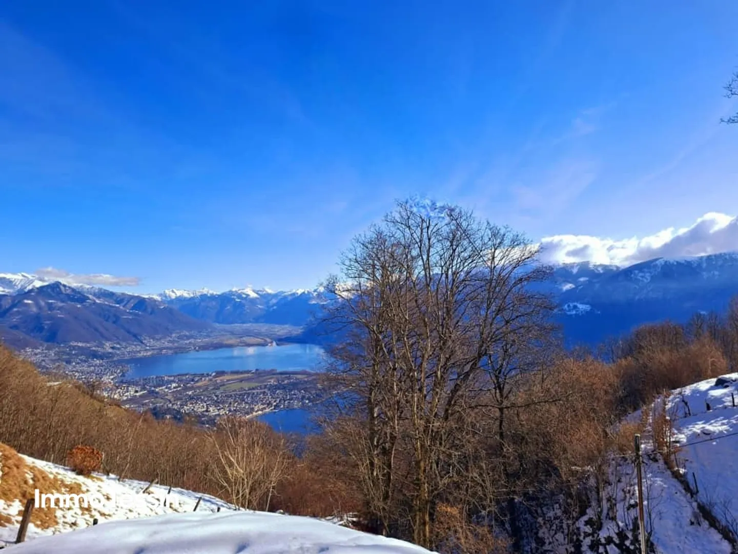 OPPORTUNITÀ: Bellissimo Rustico con vista panoramica unica sul lago in un luogo di tranquillità sopra il Lago Maggiore - Foto 1 di 13