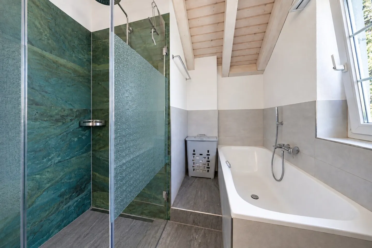 Well-maintained 5½-room single-family house with garden, veranda, and hobby room - Photo 10 of 13