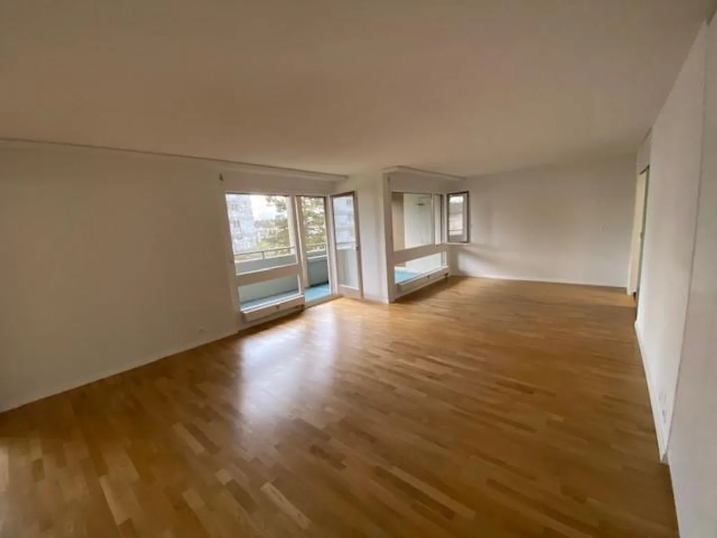 Appartamento ristrutturato di 4,5 locali a Ostermundigen - Foto 4 di 10
