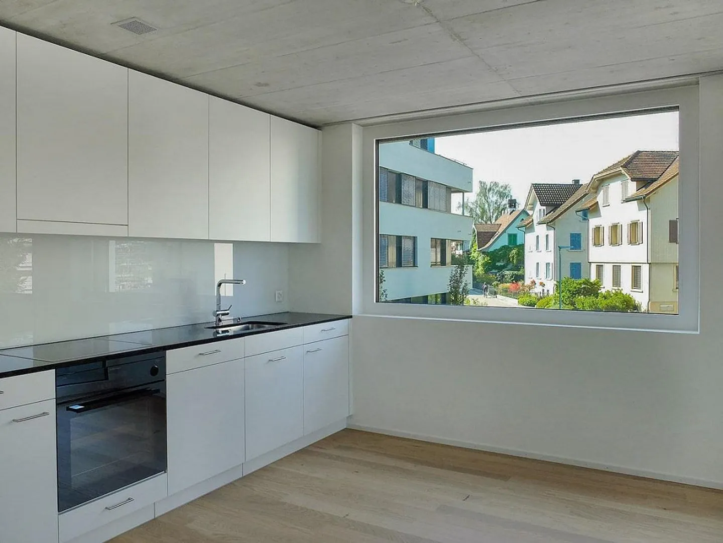 Geräumige Wohnung mit Balkon - Foto 2 von 5