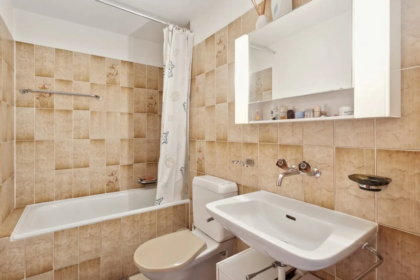 Condominium with Comfort Guarantee - Photo 3 of 6