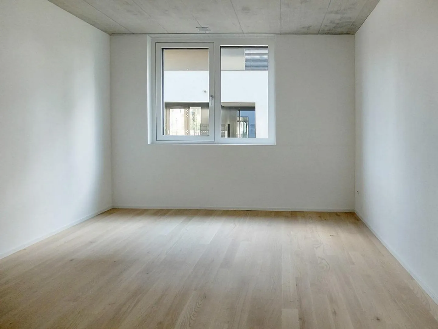 Geräumige Wohnung mit Balkon - Foto 5 von 5