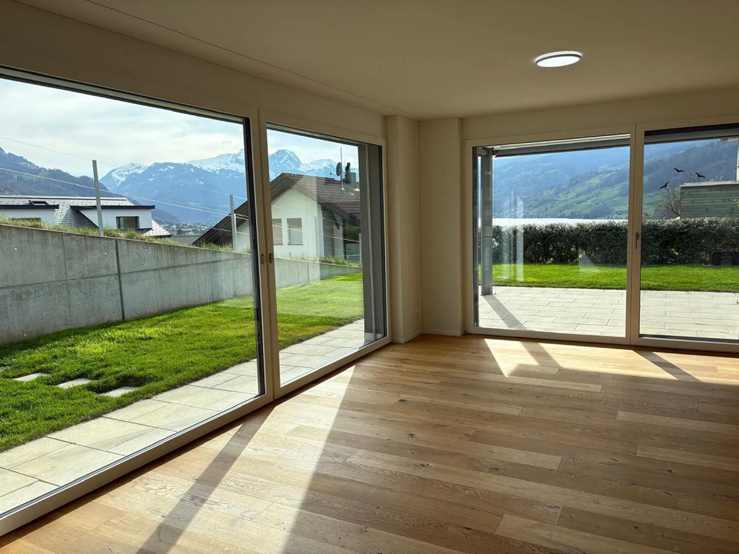 New apartment with sunny terrace – Bright, modern and quiet - Photo 2 of 10
