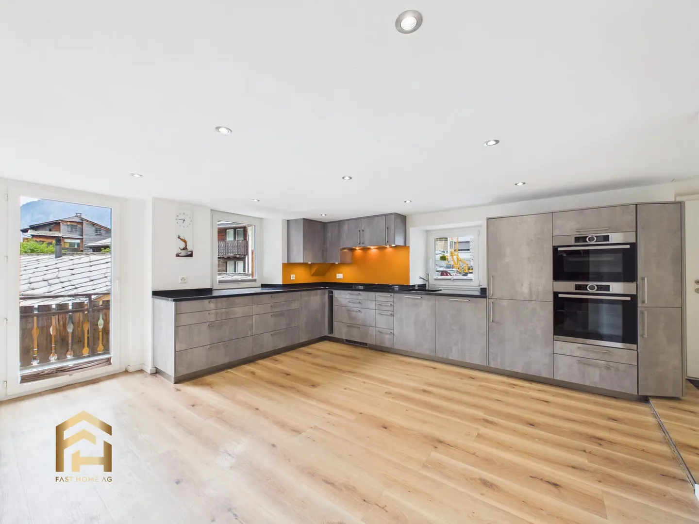 Top location in St. Niklaus: Newly renovated 4.5-room apartment for rent - Photo 1 of 13