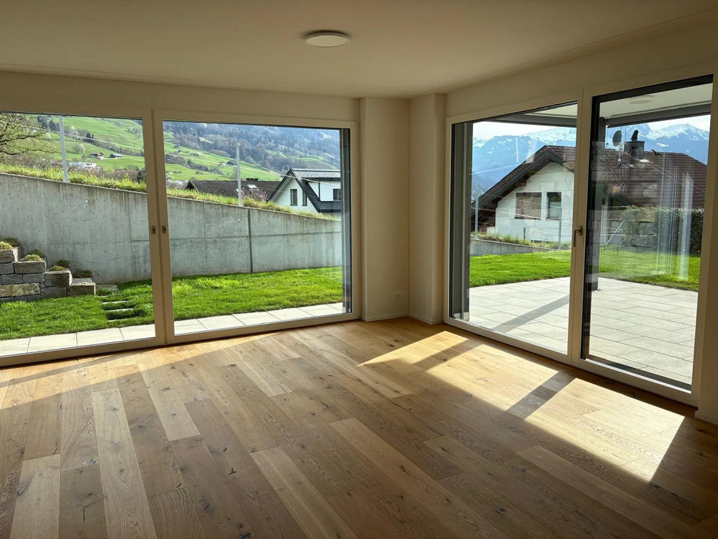 New apartment with sunny terrace – Bright, modern and quiet - Photo 3 of 10