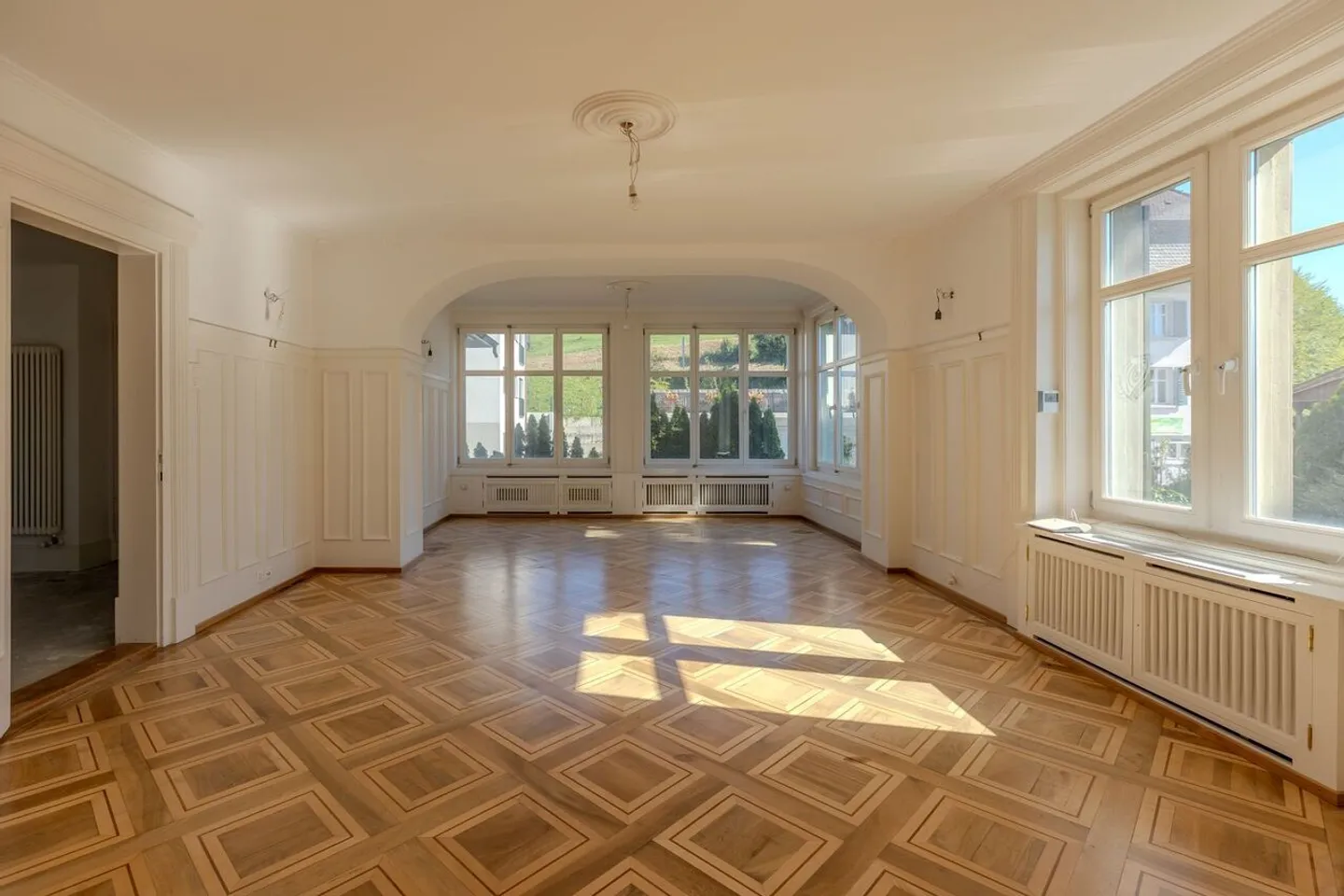 Exclusive Classical Villa - Residence and Business Headquarters - Photo 3 of 7