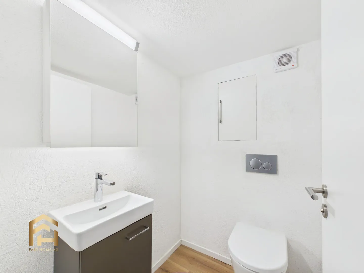 Top location in St. Niklaus: Newly renovated 4.5-room apartment for rent - Photo 9 of 13
