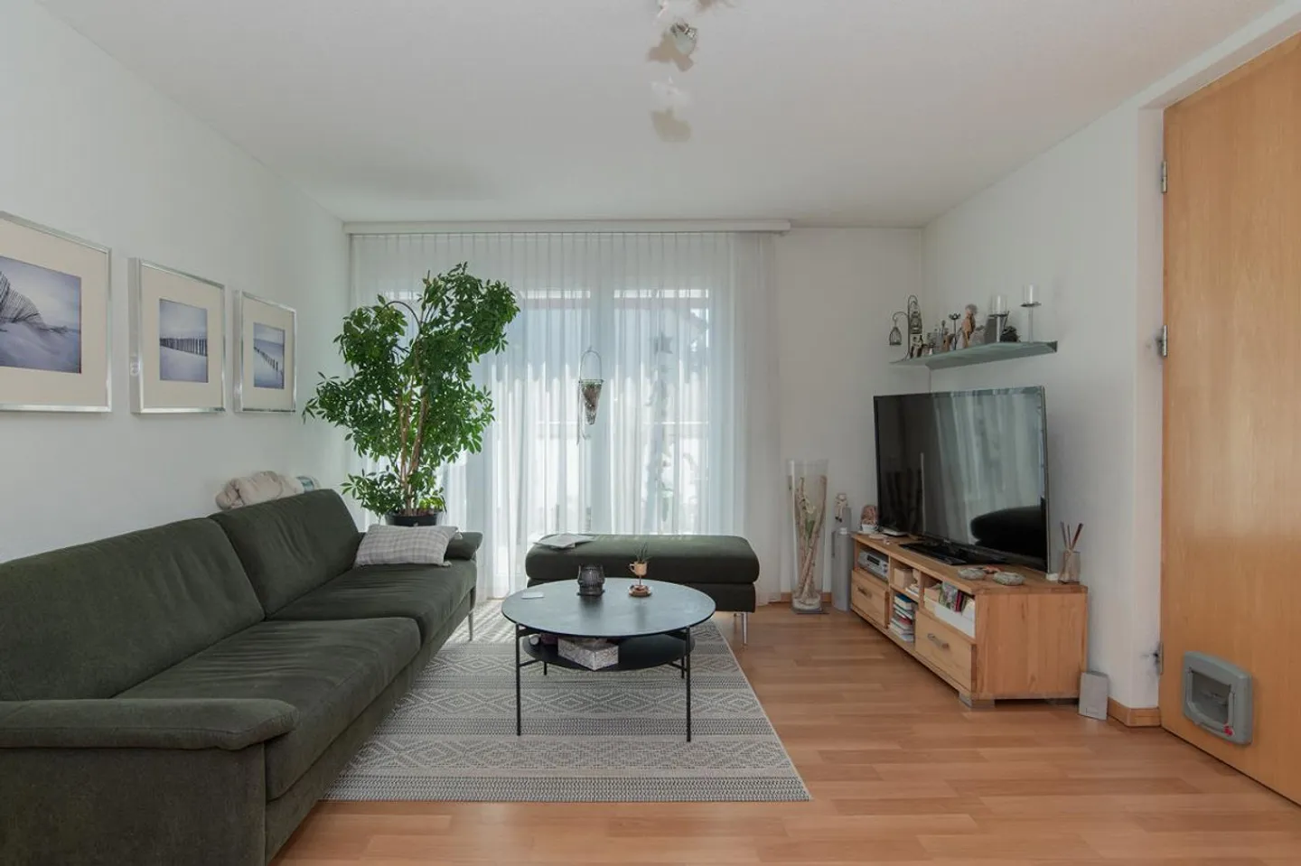 Carefully renovated & ready to move in – Your new home - Photo 4 of 11
