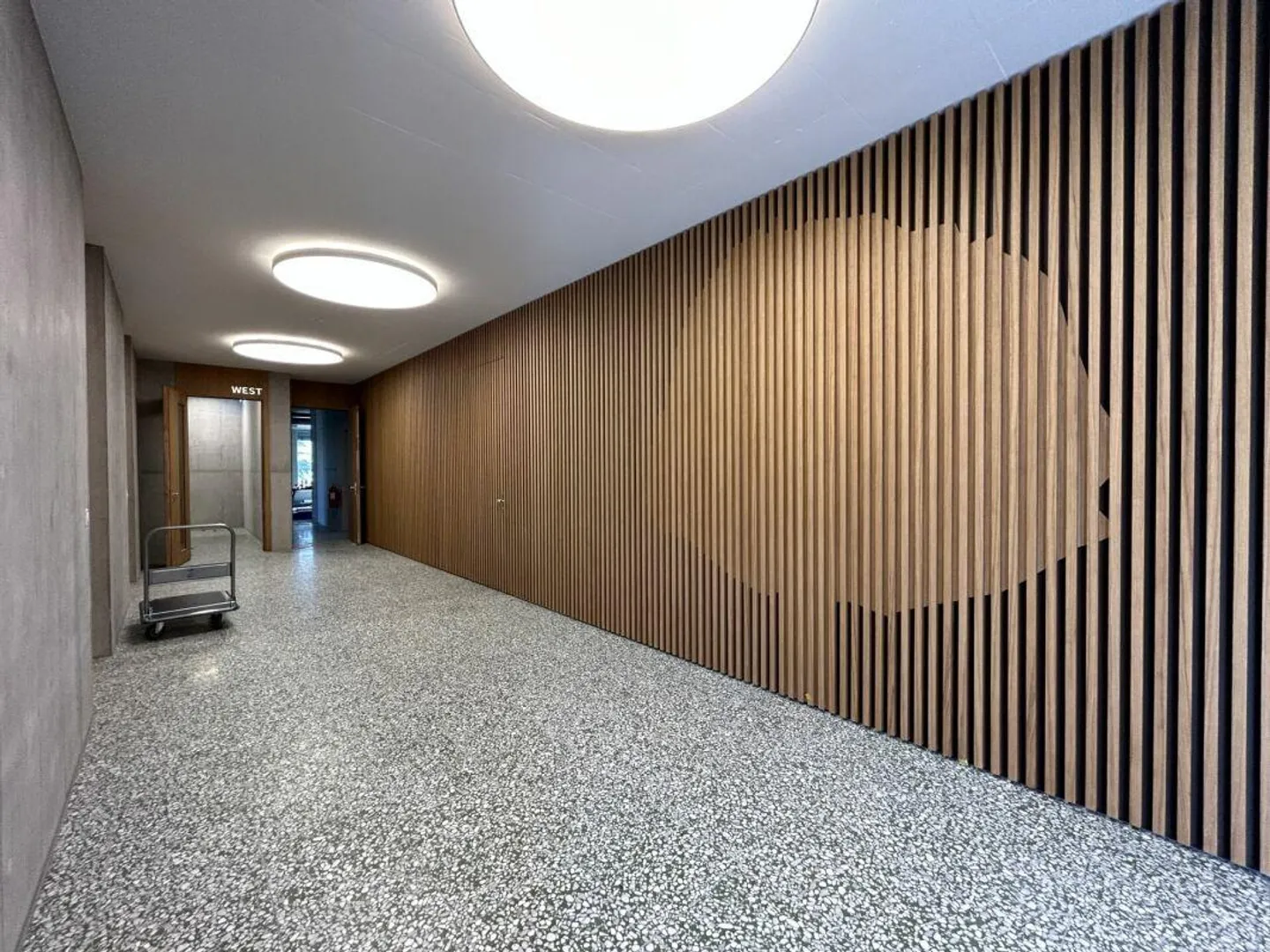 Spazio attraente al 1° piano del nuovo edificio - Foto 5 di 6