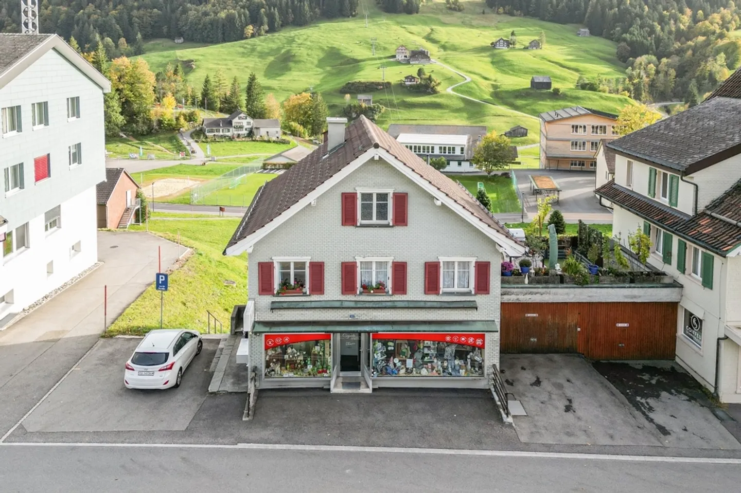 Gemischtes Gebäude mit traumhaften Ausblick - Foto 2 von 10
