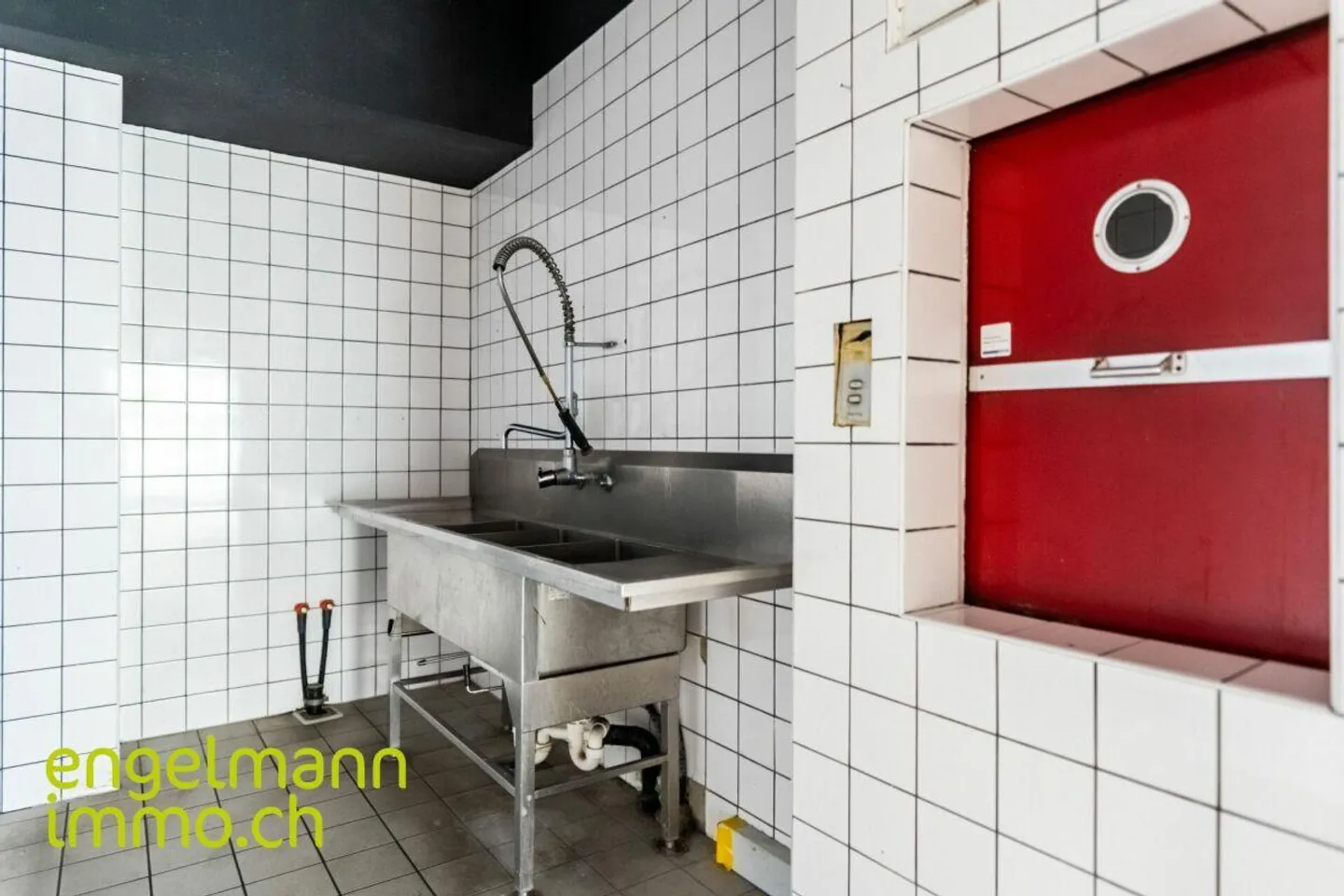 Shop for rent - Photo 9 of 10