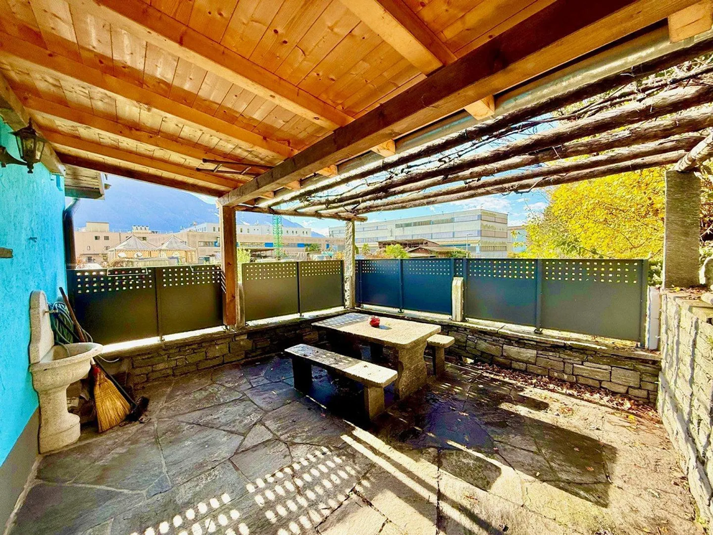 Maison moderne de 2,5 pièces à Locarno avec un espace extérieur unique - Photo 2 sur 16