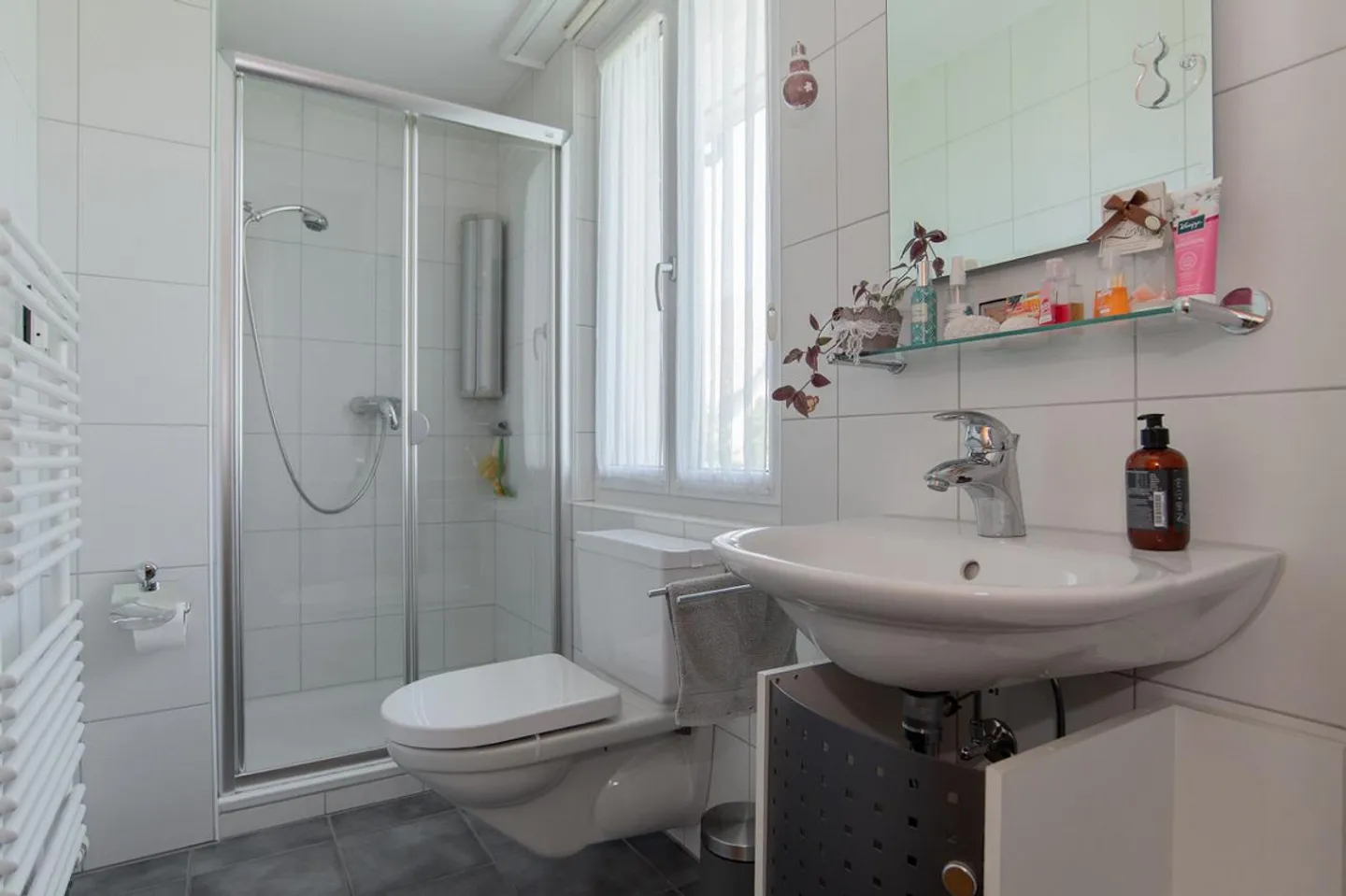 Carefully renovated & ready to move in – Your new home - Photo 7 of 11